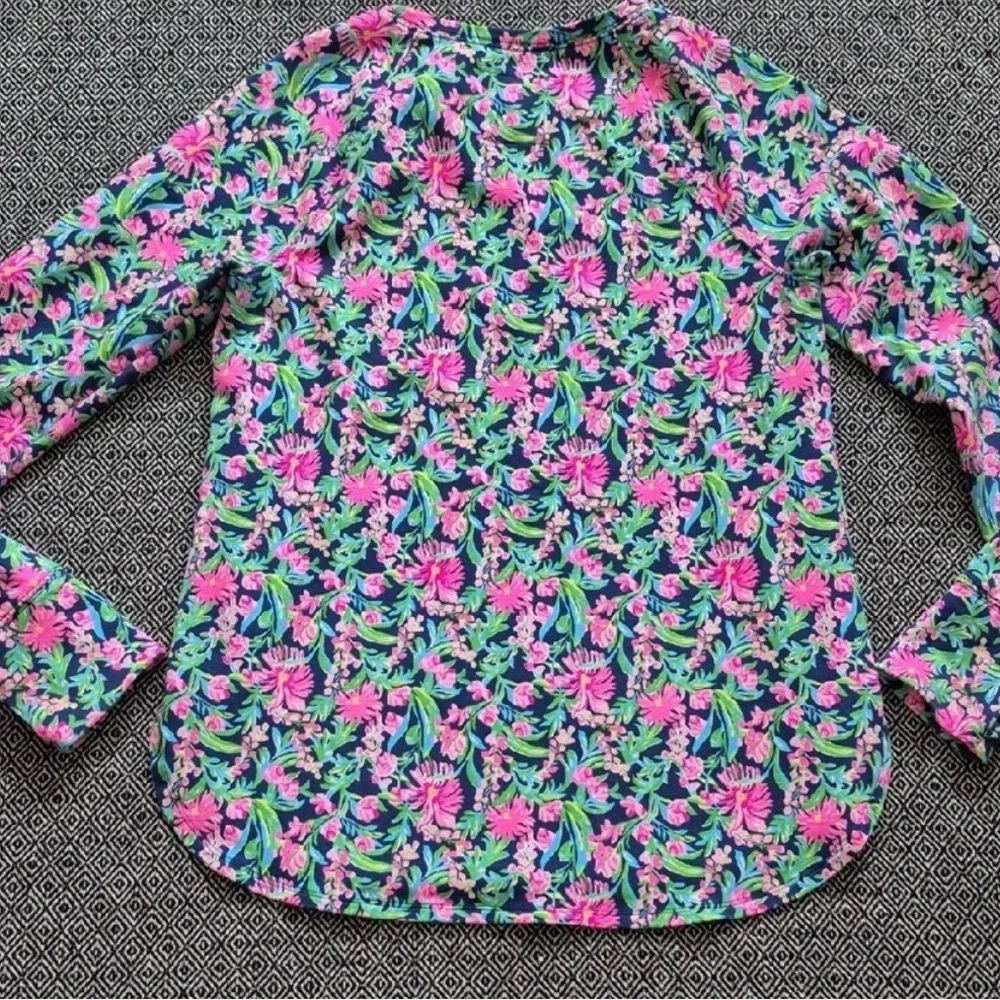 💕EUC Lilly Pulitzer Pink and Green Floral Long Sleeve Blythe Pullover - Picture 5 of 8